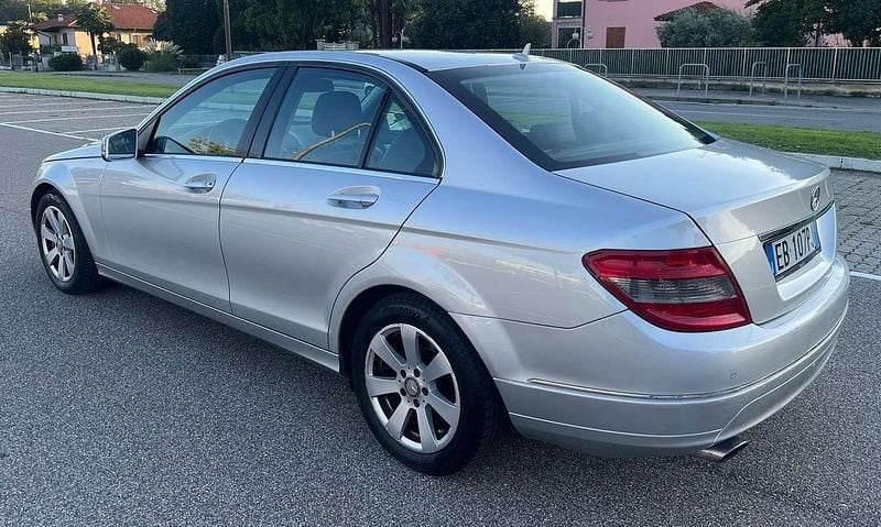 Usata Mercedes C220 Avantgarde 170 CV (125 kW) 2009 Argento Berlina