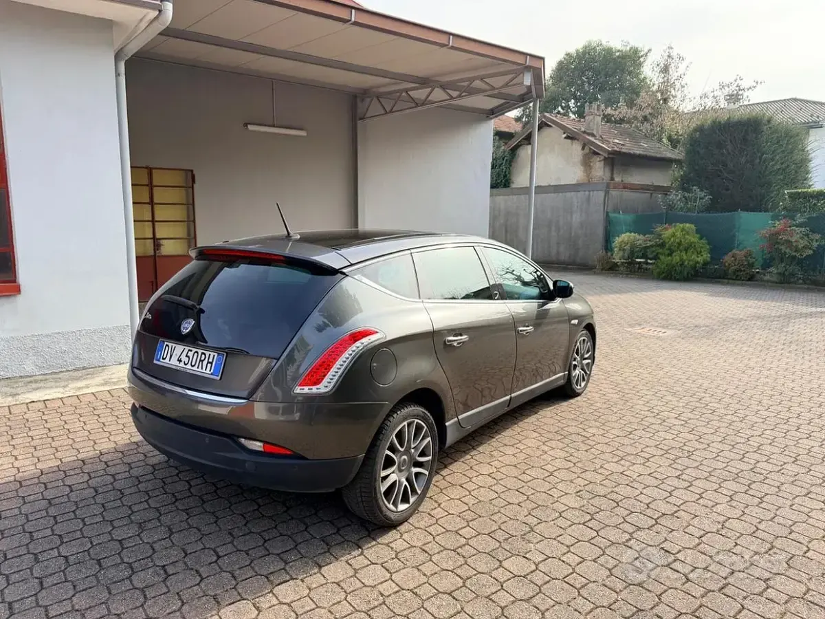 Usata Lancia Delta S 120 CV (88 kW) 2009 Grigio Utilitaria