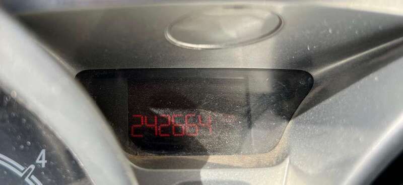 Usata Ford Fiesta 90 CV (66 kW) 2009 Bianco Utilitaria