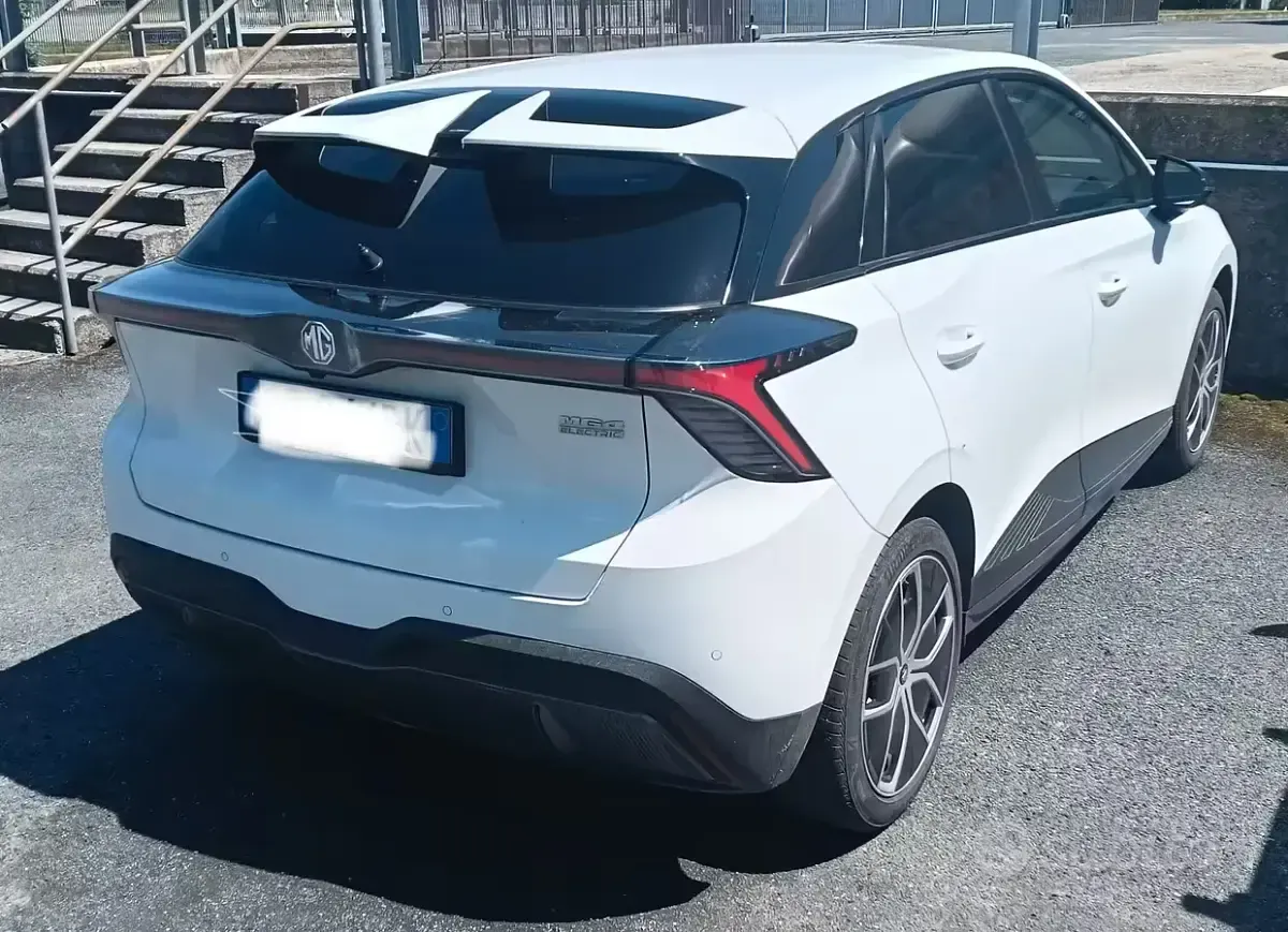 Usata MG MG4 EV Luxury 67 kW (92 CV) 2025 Bianco Utilitaria