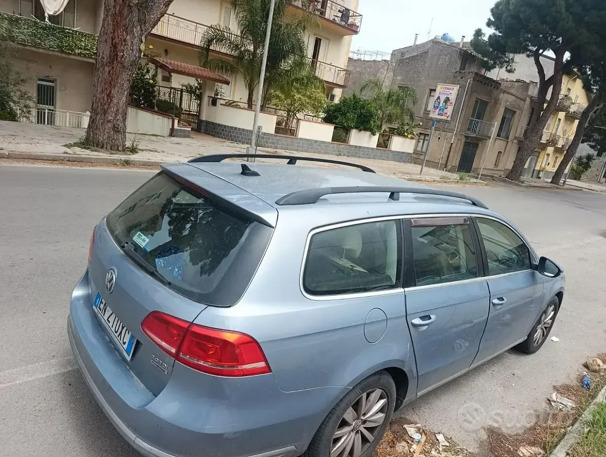 Usata VW Passat 140 CV (102 kW) 2012 Blu Station wagon
