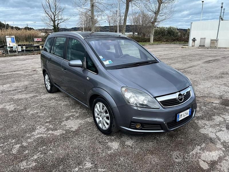 Usata Opel Zafira Cosmo 120 CV (88 kW) 2008 Grigio Monovolume