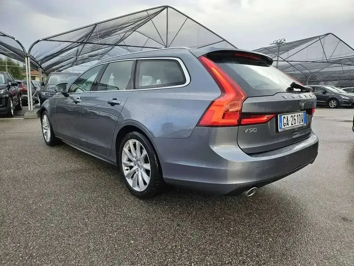 Usata Volvo V90 Business Edition 190 CV (139 kW) 2020 Argento Station wagon