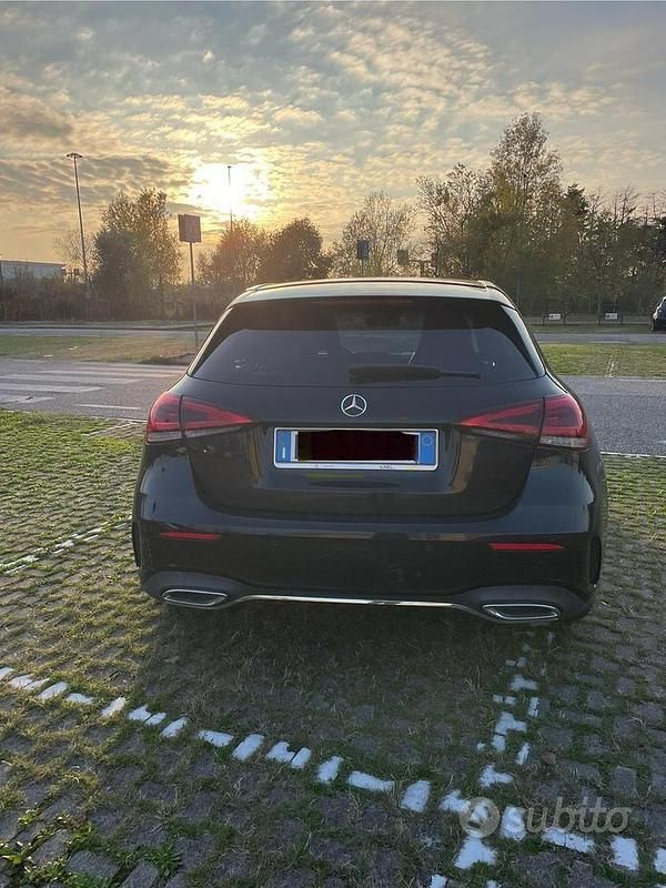 Usata Mercedes A180 Premium 116 CV (85 kW) 2019 Nero Berlina