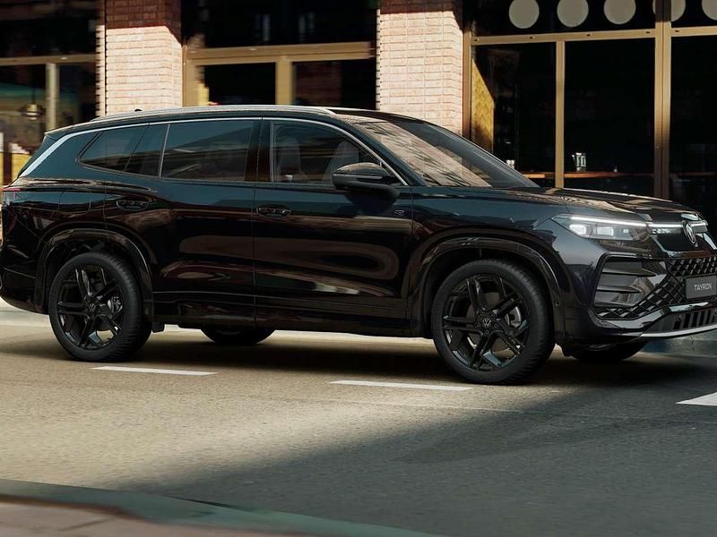 Nuova VW Tayron R-line Plus 193 CV (141 kW) 2026 Grenadill black metallizzato SUV