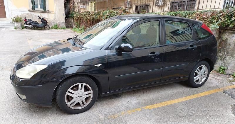 Usata Ford Focus 100 CV (73 kW) 2002 Nero Berlina