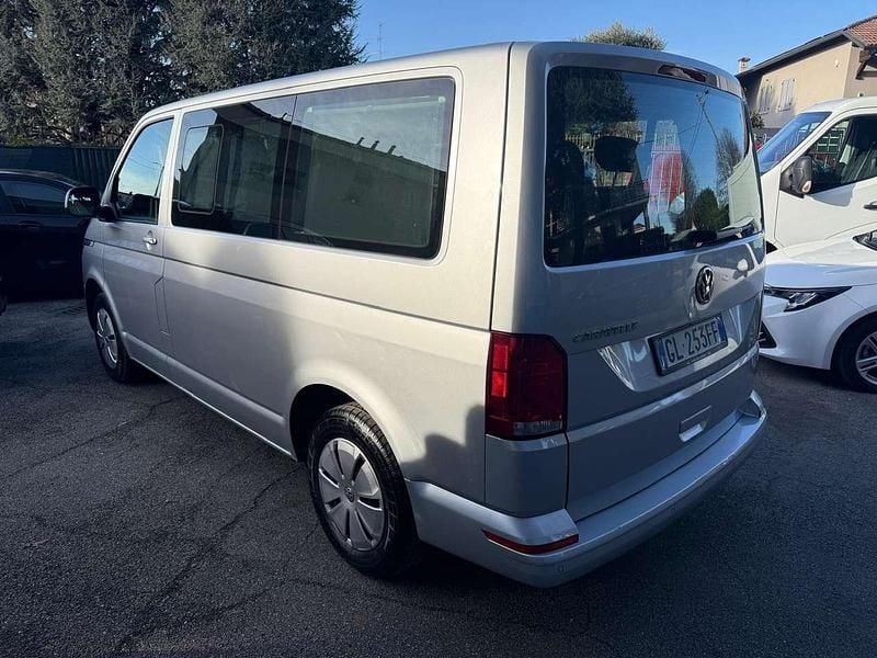 Usata VW Caravelle Comfortline 150 CV (110 kW) 2022 Argento metallizzato Furgone