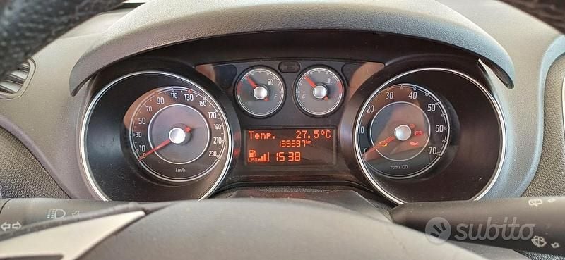 Usata Fiat Punto 77 CV (56 kW) 2012 Grigio Utilitaria