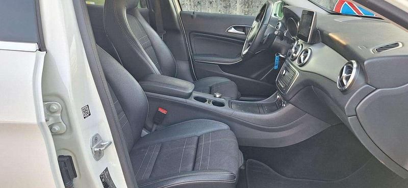 Usata Mercedes GLA200 136 CV (100 kW) 2017 Bianco pastello SUV