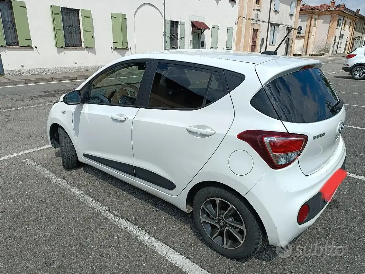 Usata Hyundai i10 69 CV (50 kW) 2019 Bianco Utilitaria