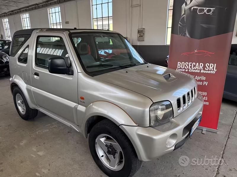 Usata Suzuki Jimny 65 CV (47 kW) 2005 Grigio SUV