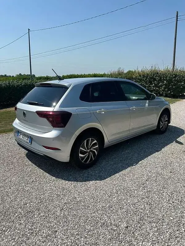 Usata VW Polo Life 95 CV (69 kW) 2021 Grigio Utilitaria