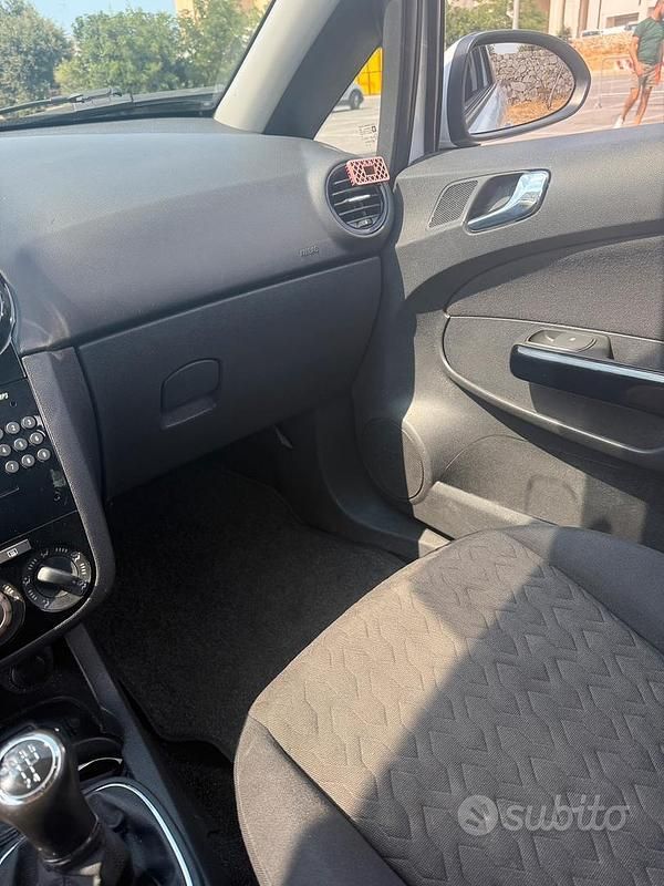 Usata Opel Corsa 75 CV (55 kW) 2014 Bianco Berlina