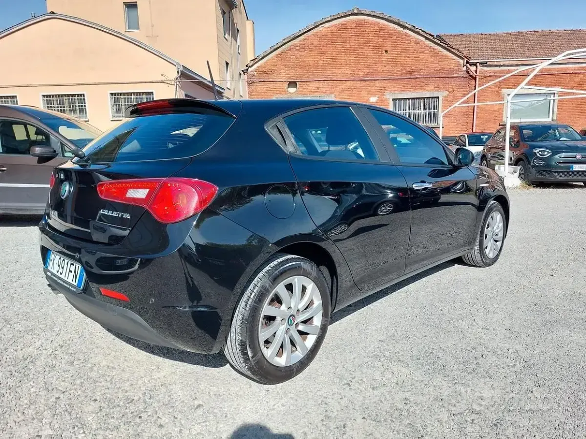 Usata Alfa Romeo Giulietta Super 120 CV (88 kW) 2017 Nero Utilitaria