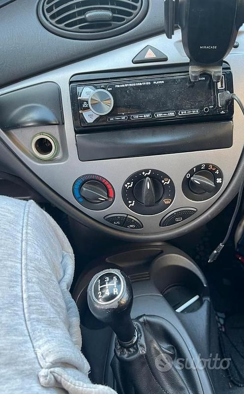 Usata Ford Focus 2001 Blu Berlina