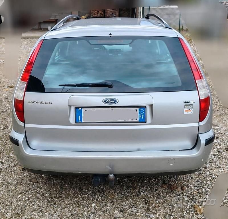 Begagnad Ford Mondeo 2004 Grå Kombi
