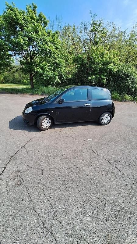 Usata Lancia Ypsilon 60 CV (44 kW) 2008 Nero Utilitaria