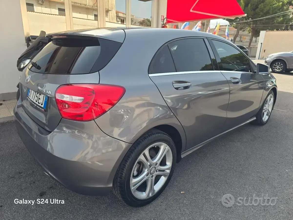 Usata Mercedes A180 109 CV (80 kW) 2015 Grigio Utilitaria