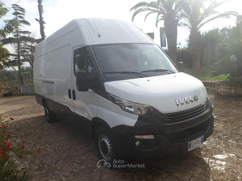 Usata Iveco Daily 160 CV (117 kW) 2017 Bianco Furgone