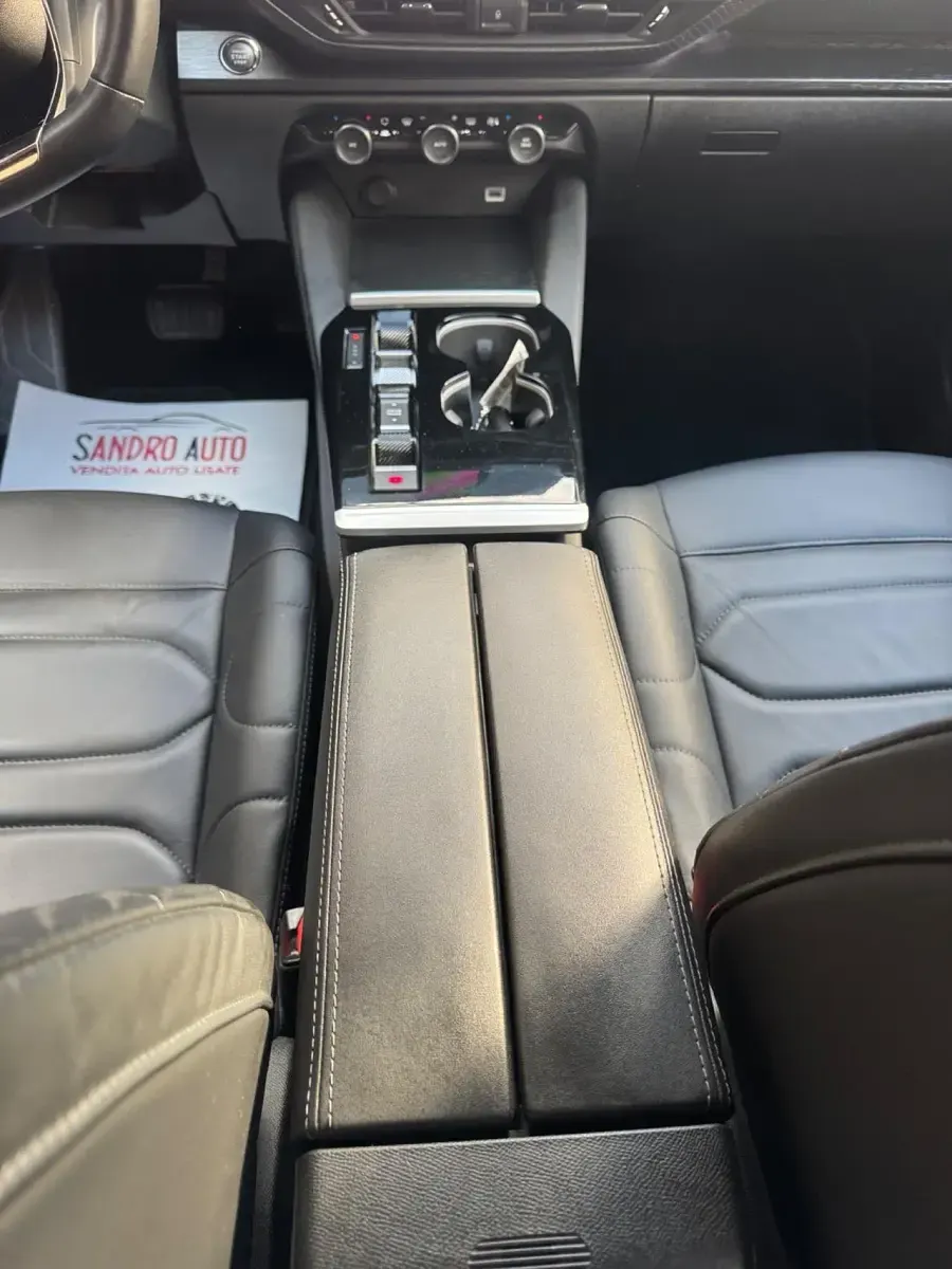 Usata Citroën C5 X 179 CV (131 kW) 2023 Argento Station wagon