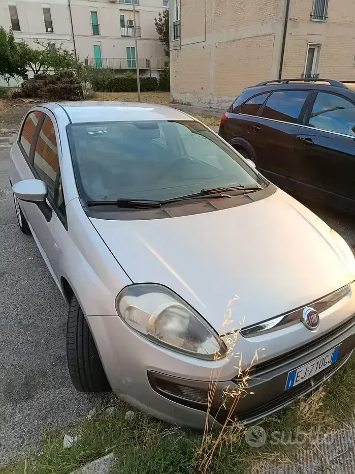 Usata Fiat Grande Punto 69 CV (50 kW) 2011 Grigio Utilitaria