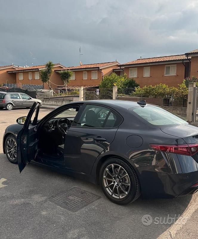 Usata Alfa Romeo Giulia Super 150 CV (110 kW) 2016 Blu Berlina