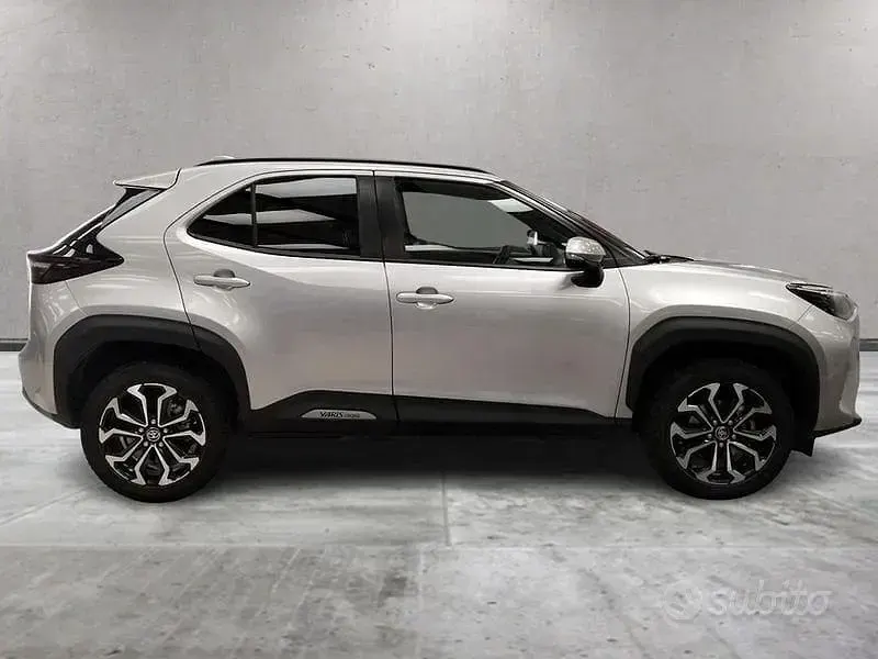 Usata Toyota Yaris Cross Trend 116 CV (85 kW) 2023 Grigio SUV