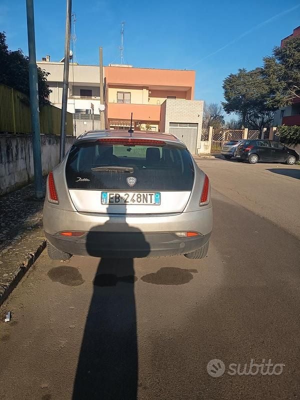 Usata Lancia Delta 120 CV (88 kW) 2010 Grigio Utilitaria