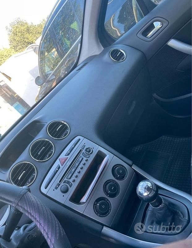 Usata Peugeot 308 95 CV (69 kW) 2008 Grigio Berlina