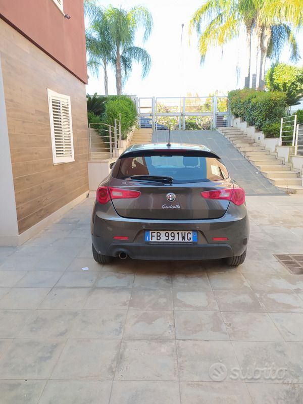 Usata 2015 Alfa Romeo Giulietta Due volumi | 6500 € (Buon prezzo) - Immagine 1/4