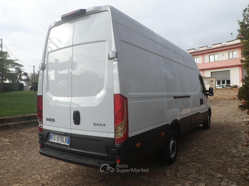 Usata Iveco Daily 160 CV (117 kW) 2017 Bianco Furgone