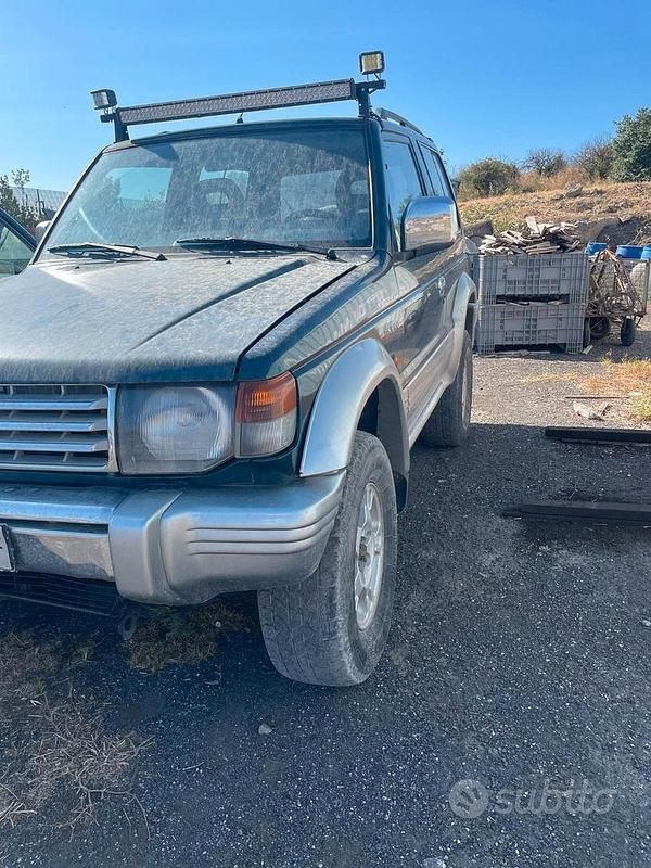 Usata Mitsubishi Pajero 84 CV (61 kW) 1997 Verde SUV