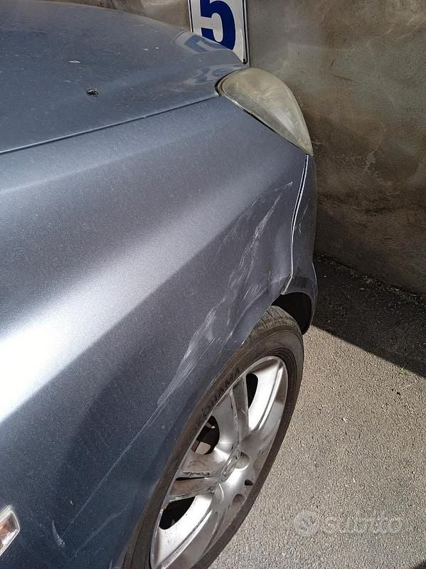 Grigio Usata 2009 Opel Corsa Tre volumi | 500 € (Super prezzo) - Immagine 1/4