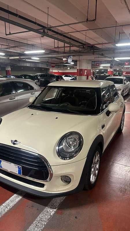 Usata Mini Cooper D Business 116 CV (85 kW) 2017 Beige Utilitaria