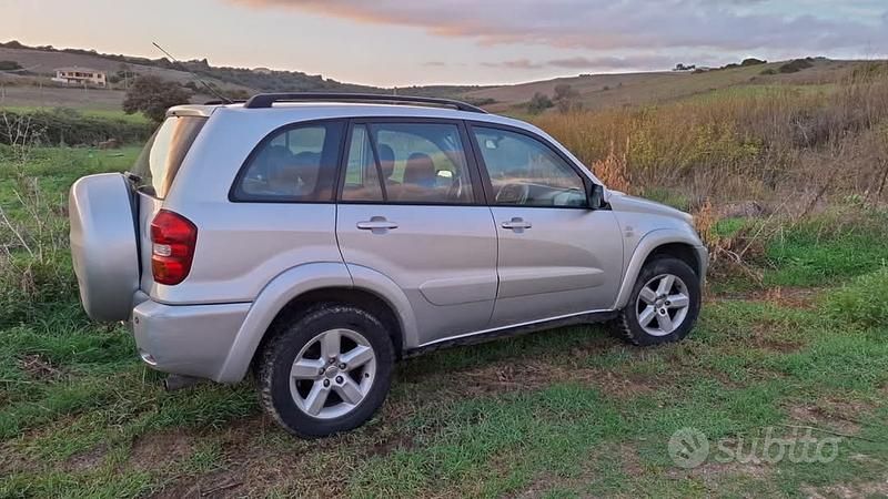 Usata Toyota RAV4 150 CV (110 kW) 2004 Grigio SUV