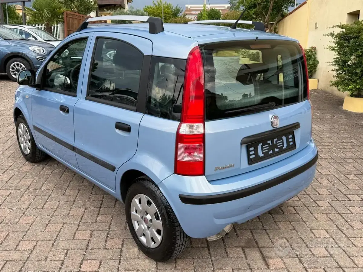 Usata Fiat Panda Emotion 69 CV (50 kW) 2011 Bluazzurro Utilitaria