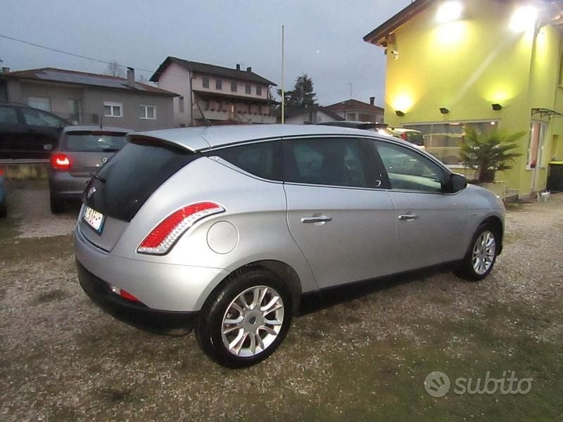Usata Lancia Delta 120 CV (88 kW) 2011 Grigio Utilitaria
