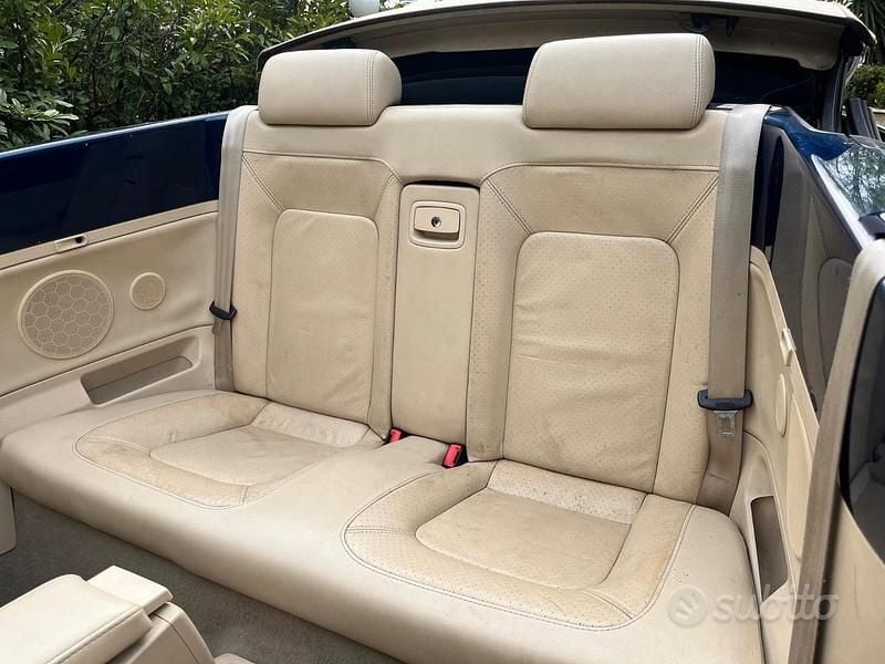 Usata VW Beetle Cabriolet 105 CV (77 kW) 2007 Blu Cabrio