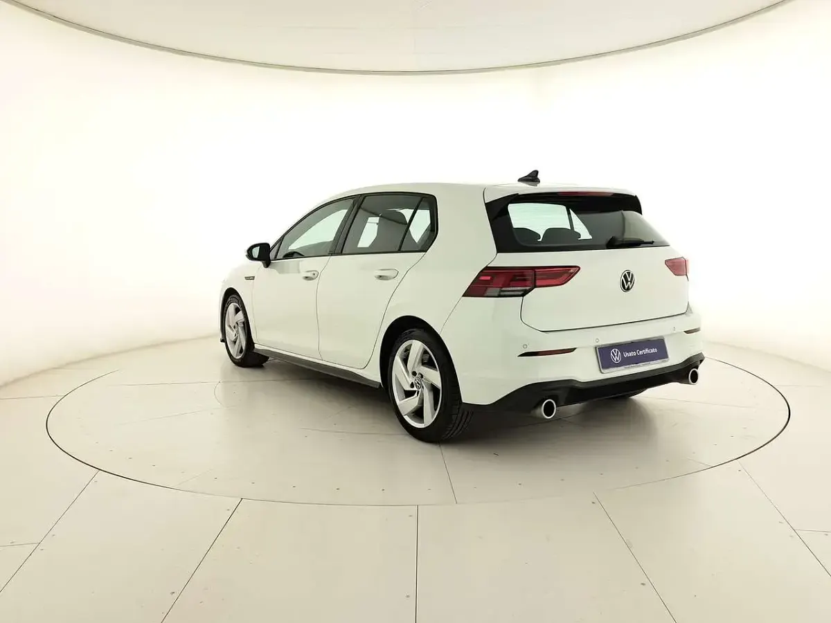 Usata VW Golf VIII GTI 245 CV (180 kW) 2022 Pure white Berlina