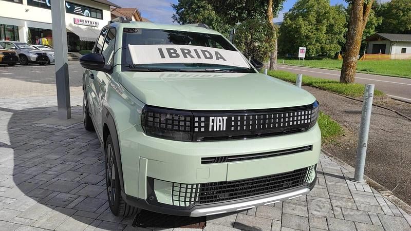Nuova Fiat Grande Panda La Prima 110 CV (80 kW) 2025 Verde Utilitaria
