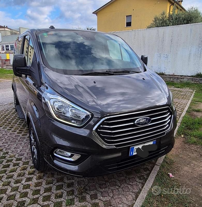 Usata Ford Tourneo Titanium 2022 Grigio Monovolume