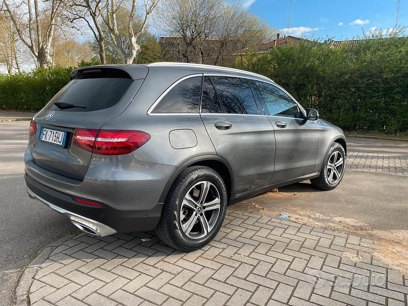 Usata Mercedes GLC250 204 CV (150 kW) 2018 Grigio SUV