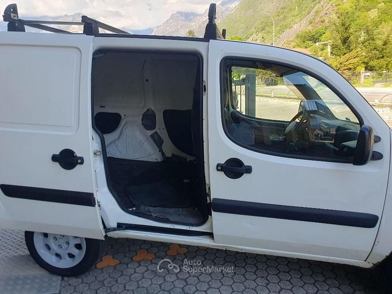 Begagnad Fiat Doblò 105 HK (77 kW) 2007 Vit Minibuss