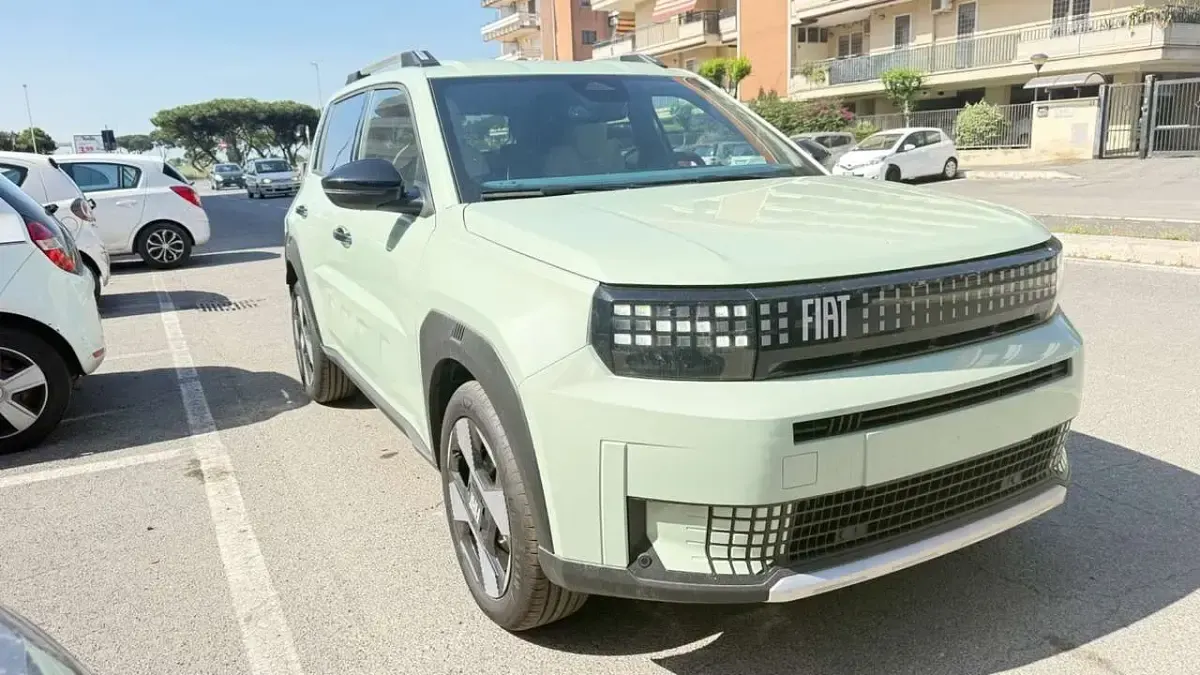 Nuova Fiat Grande Panda La Prima 101 CV (74 kW) 2026 Verde Utilitaria