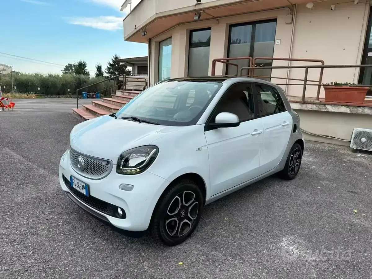 Usata Smart ForFour Passion 71 CV (52 kW) 2015 Bianco Utilitaria