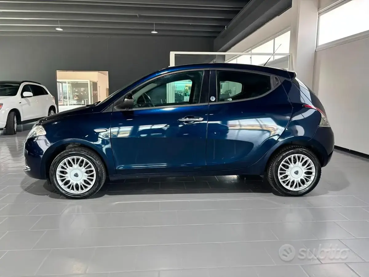 Usata Lancia Ypsilon Silver 69 CV (50 kW) 2016 Blu Utilitaria