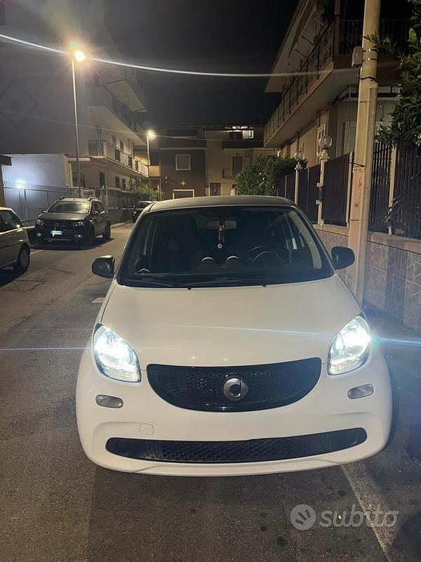 Usata Smart ForFour 71 CV (52 kW) 2018 Bianco Utilitaria