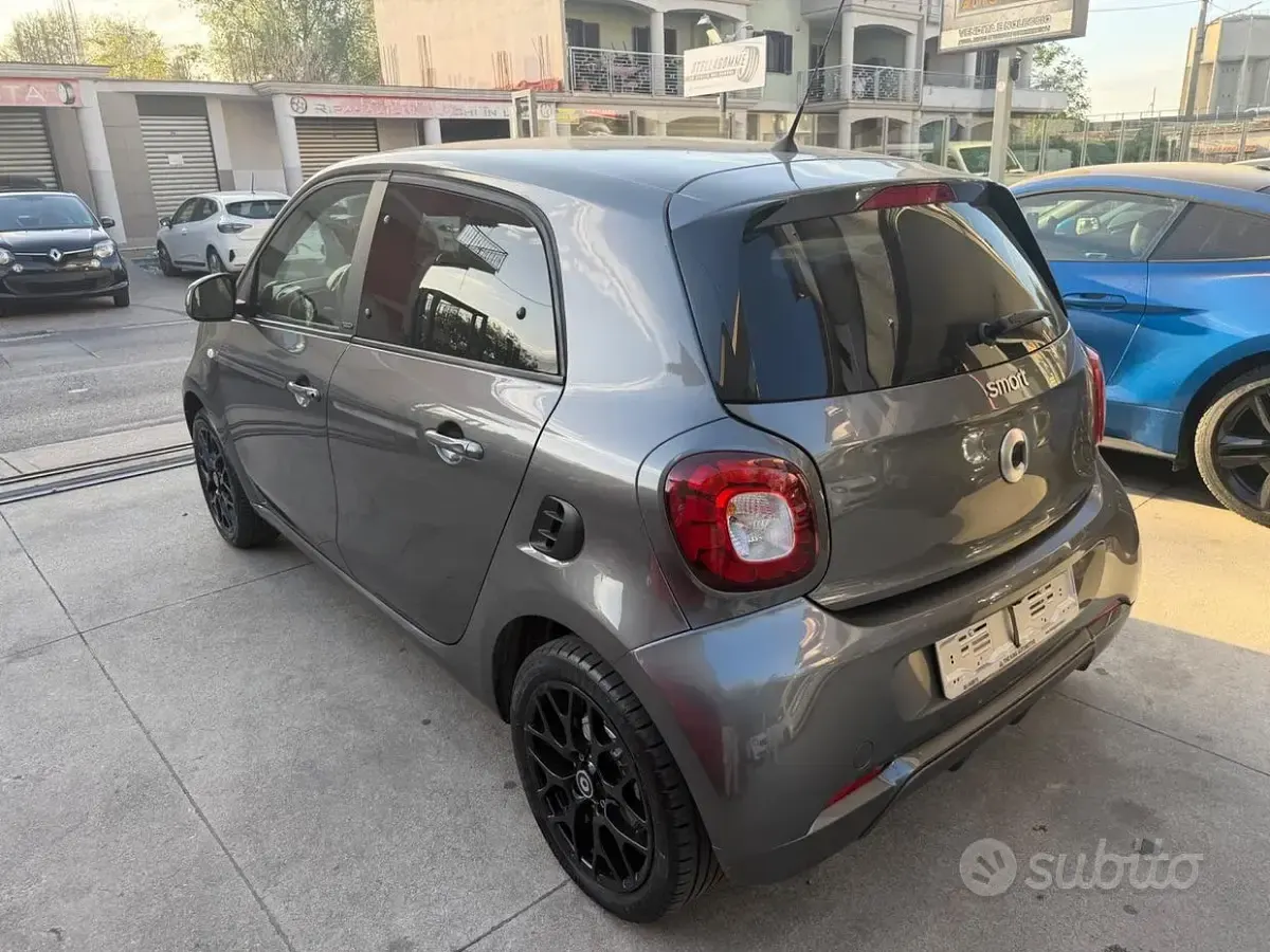 Usata Smart ForFour Superpassion 71 CV (52 kW) 2019 Grigio Utilitaria