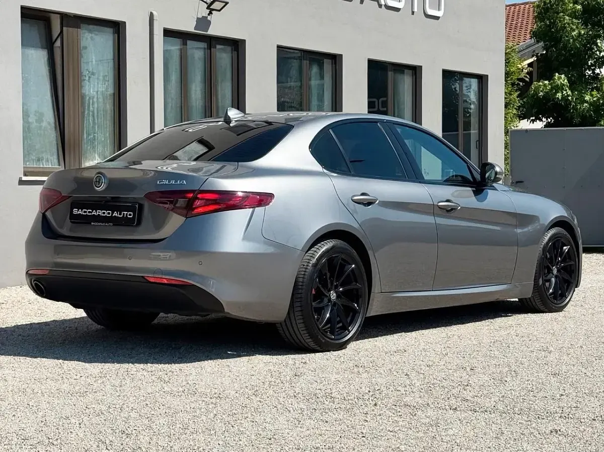 Usata Alfa Romeo Giulia Executive 160 CV (117 kW) 2020 Grigio Berlina