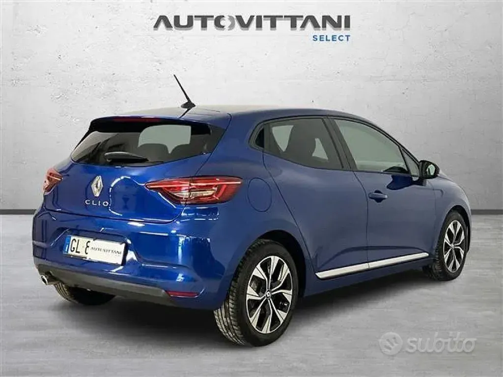 Używany Renault Clio V Evolution 101 KM (74 kW) 2022 Niebieski Sedan/Limuzyna
